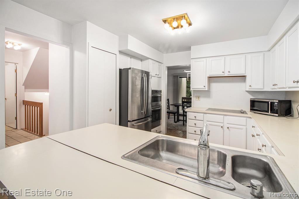 5537 Walnut Circle W, West Bloomfield, MI — Photo 15