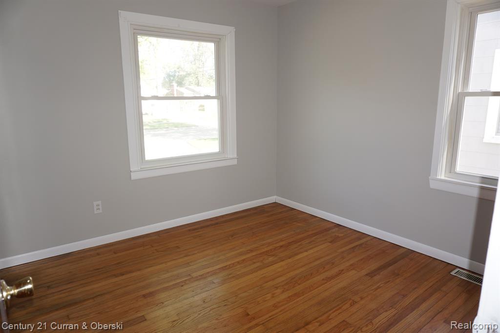 6670 MORTENVIEW Drive, Taylor, MI 48180 — Photo 8