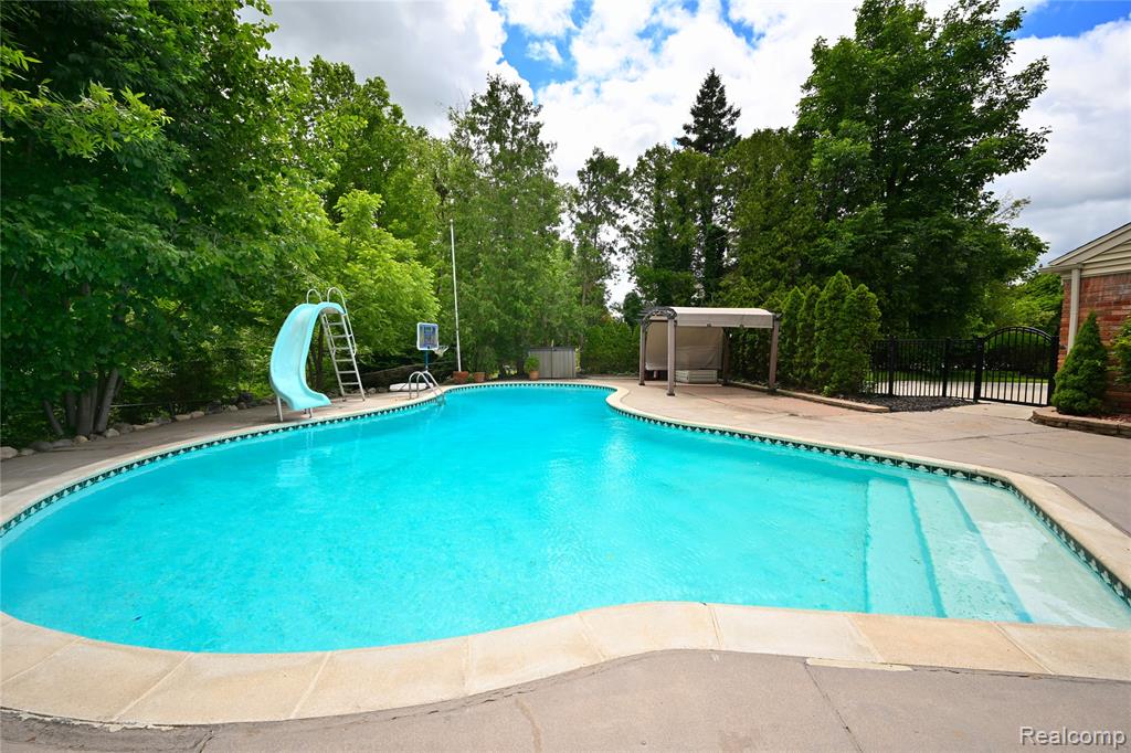 31310 Foxboro Way, Beverly Hills, MI 48025 — Photo 30