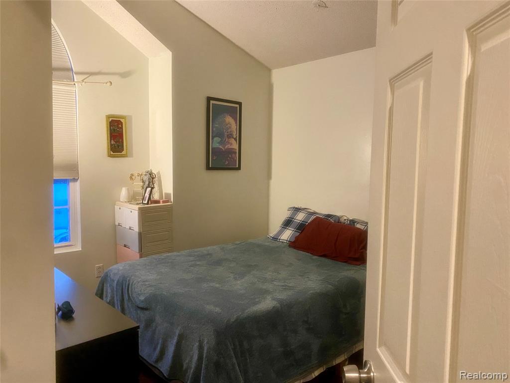 6866 Fox Lane, Waterford, MI 48327 — Photo 22