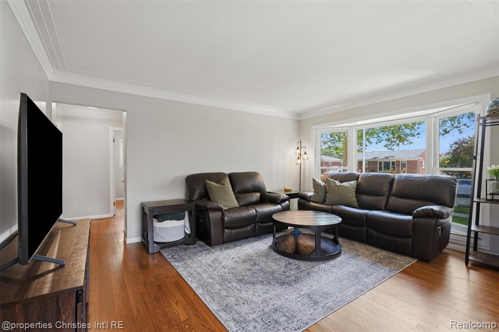 9001 Perrin Street, Livonia, MI 48150 — Photo 5
