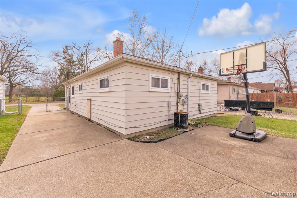 6571 N Highland Street, Dearborn Heights, MI 48127 — Photo 25
