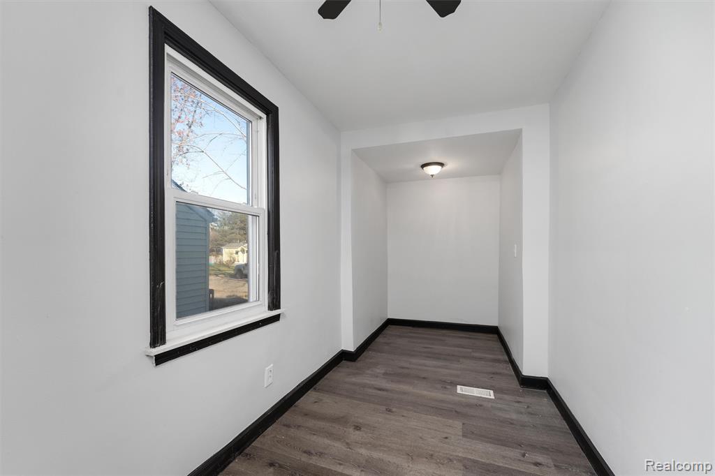 20462 Hollywood Street, Harper Woods, MI 48225 — Photo 8