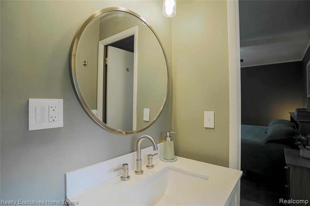 2687 Los Angeles Drive, Wolverine Lake, MI 48390 — Photo 32