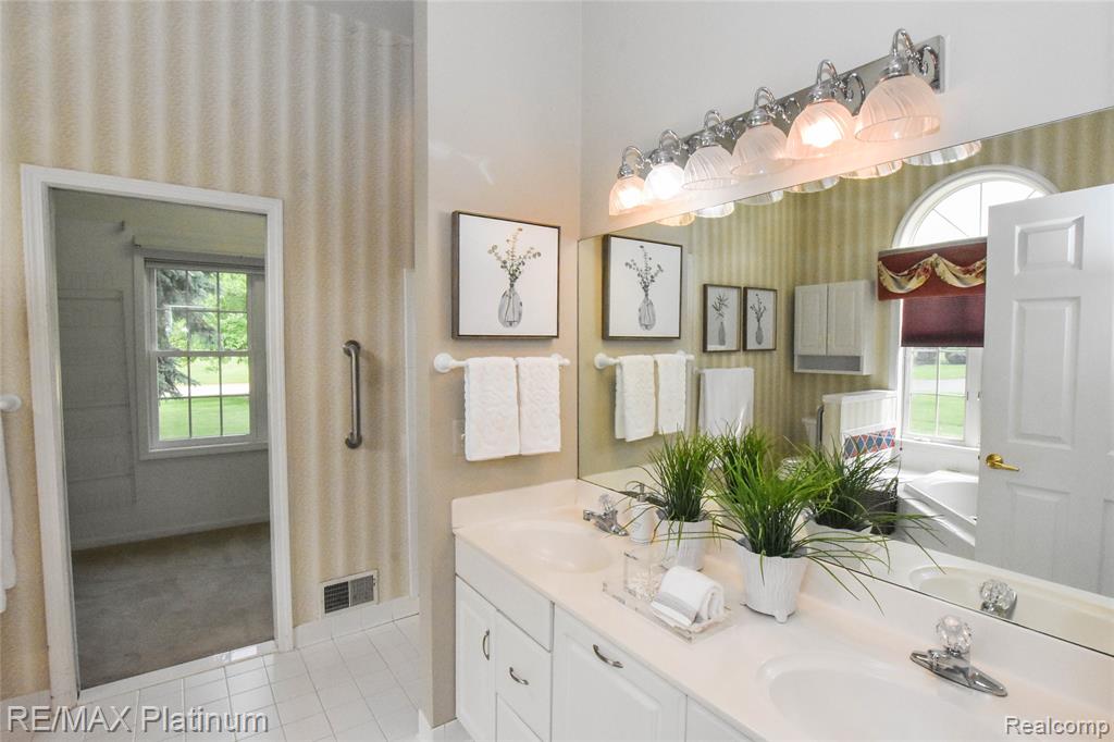 8342 ISLANDVIEW Court, Brighton, MI 48114 — Photo 37