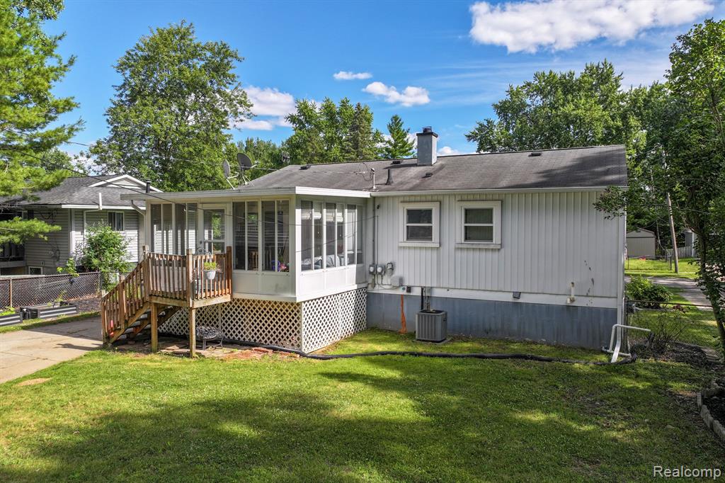 631 NORCHESTER Street, South Lyon, MI 48178 — Photo 5