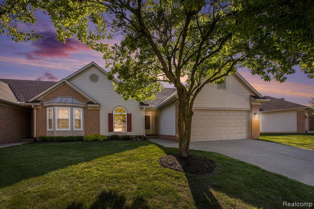 413 MULBERRY Drive, Commerce Twp, MI 48390 — Photo 2
