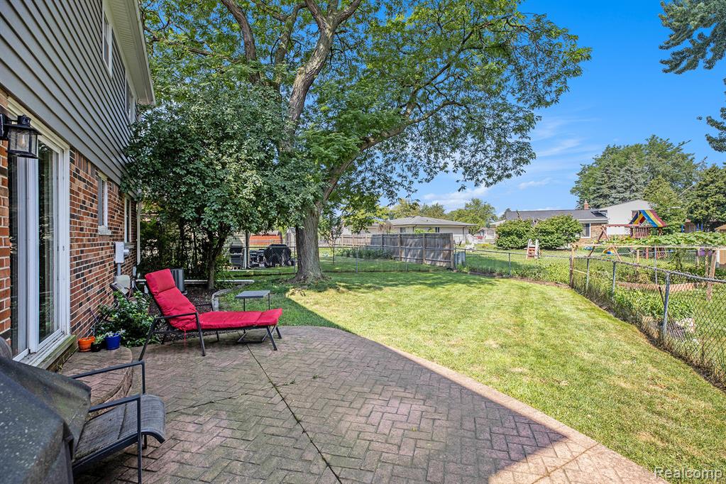 5049 Surrey Drive, Sterling Heights, MI 48310 — Photo 19
