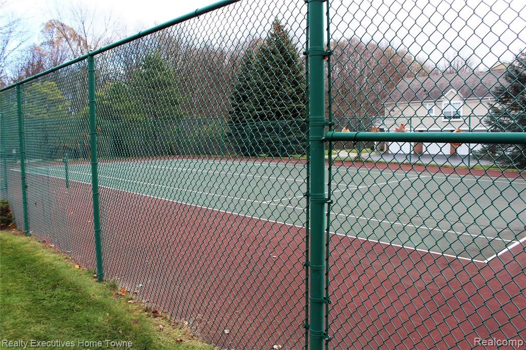 4289 BERKSHIRE, Sterling Heights, MI 48314 — Photo 35
