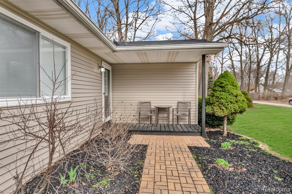 335 DELAWARE Road, Whitmore Lake, MI 48189 — Photo 3
