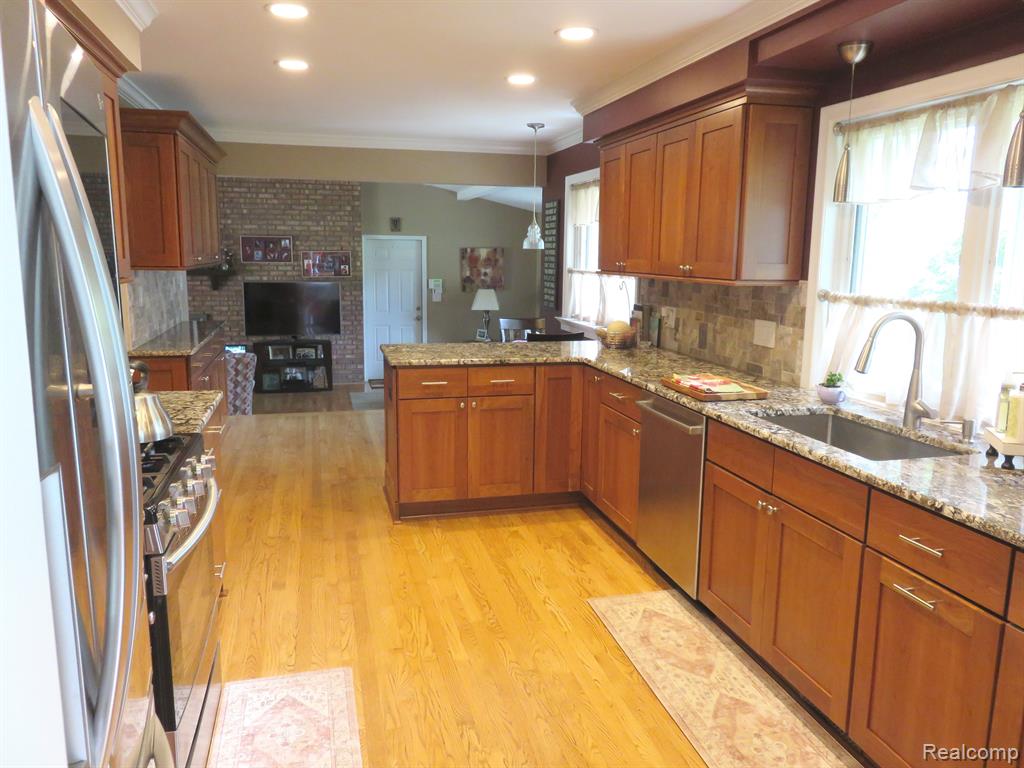 475 LOVELL Drive, Troy, MI 48085 — Photo 8