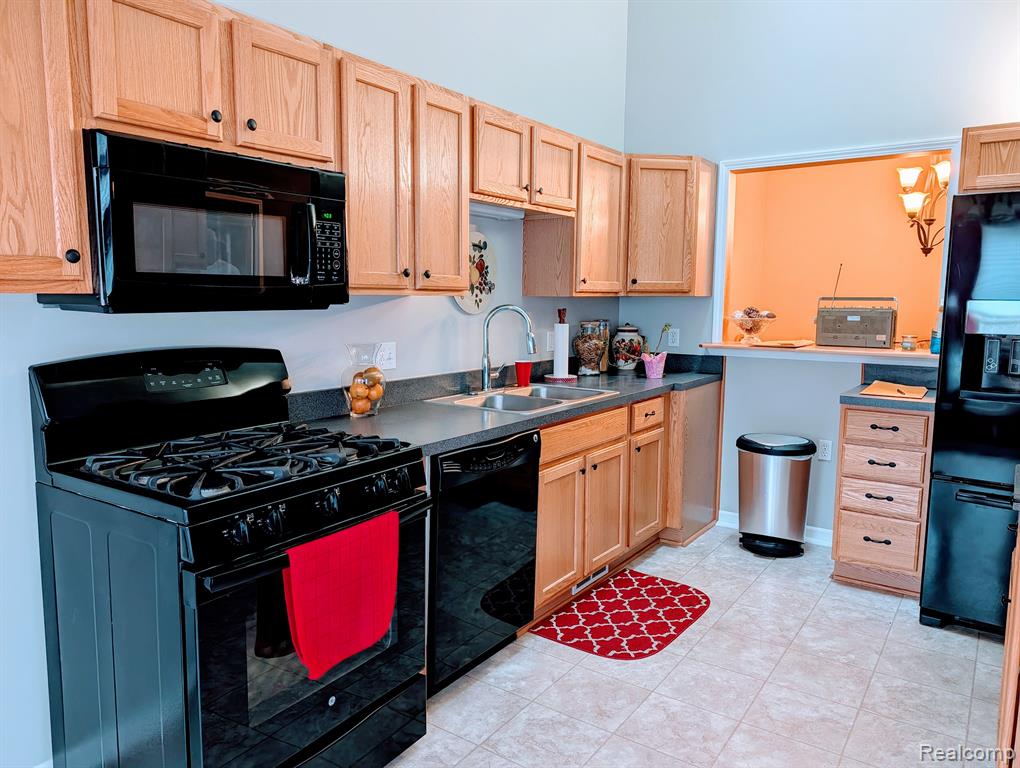 4539 CRESENT Drive, 52, Trenton, MI 48183 — Photo 5
