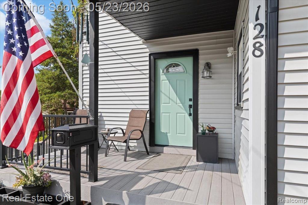 128 S SLATER Street, Lake Orion, MI 48362 — Photo 2