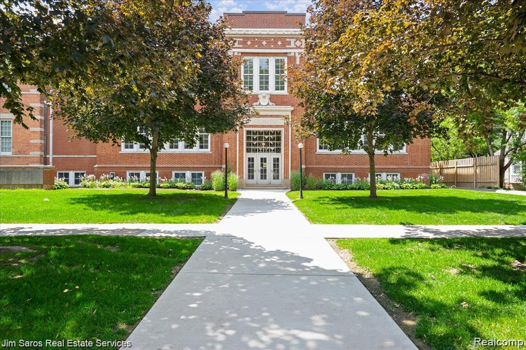 389 Saint Clair #305, Grosse Pointe, MI 48230