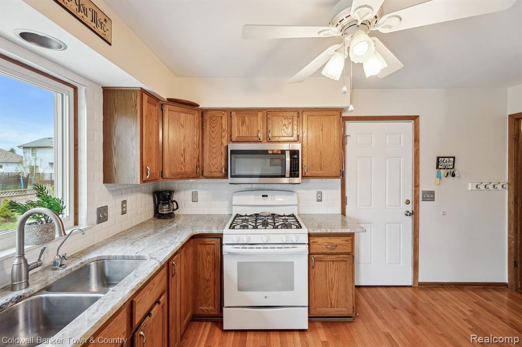 9361 SUMMERLAND Drive, Whitmore Lake, MI 48189 — Photo 9