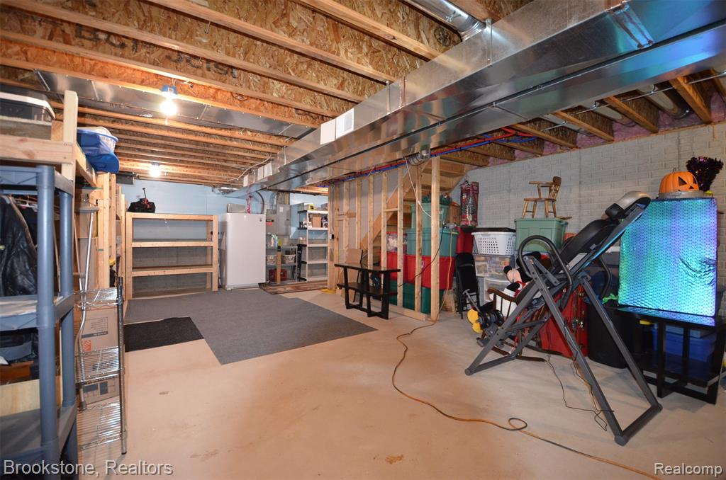 350 Fountain Park Drive, Waterford, MI 48327 — Photo 48