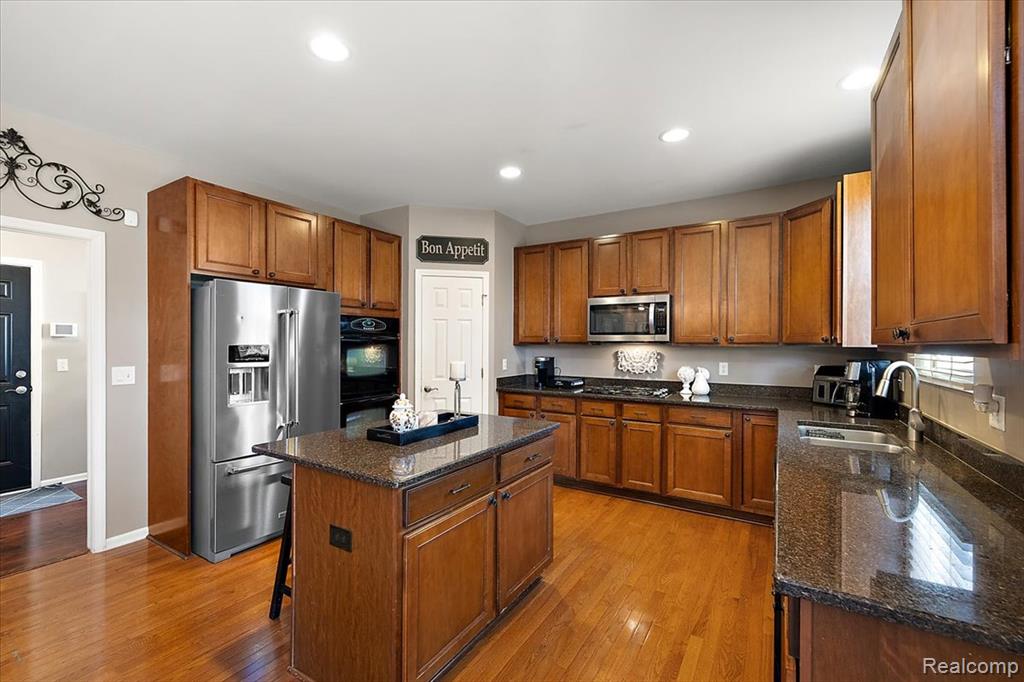 42512 Beechwood Drive, Sterling Heights, MI 48314 — Photo 22