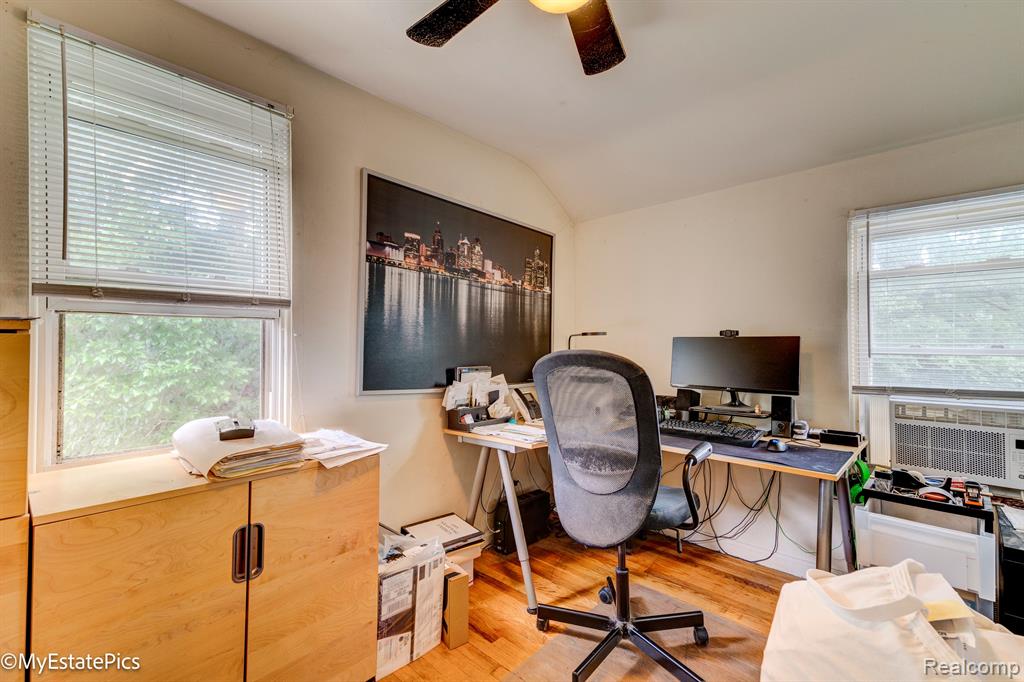400 PARKVIEW Drive, Plymouth, MI 48170 — Photo 26