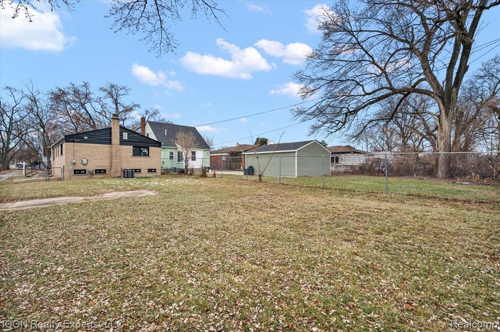 8104 Cloverdale Avenue, Ferndale, MI 48220 — Photo 10