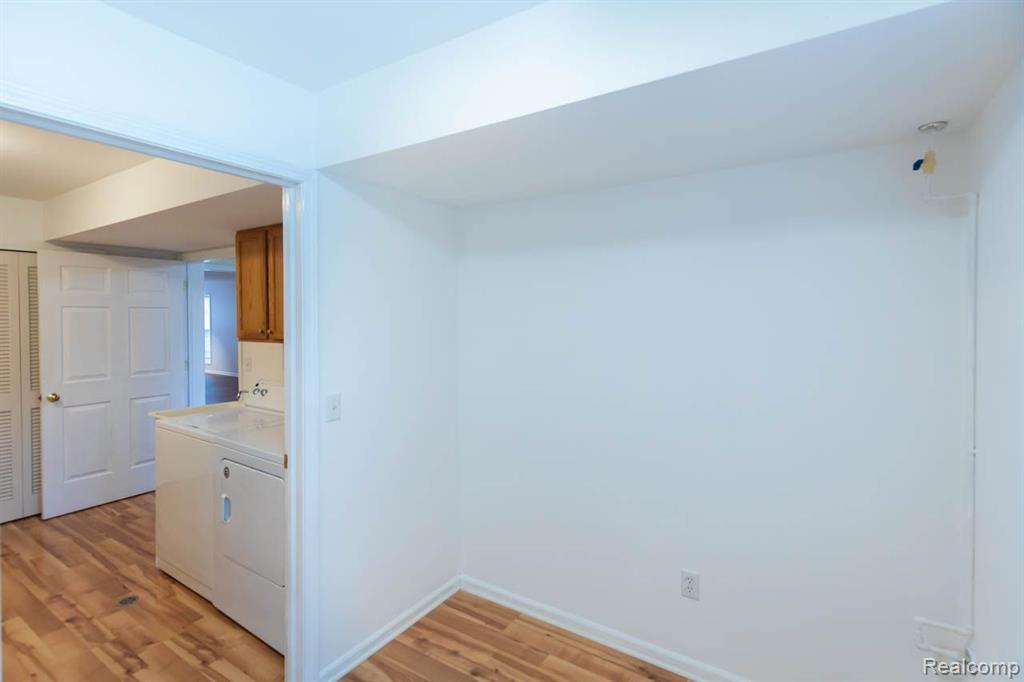 28460 CARLTON WAY Drive, Novi, MI 48377 — Photo 34
