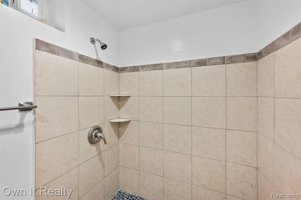 7335 Maple Street, Dearborn, MI 48126 — Photo 30