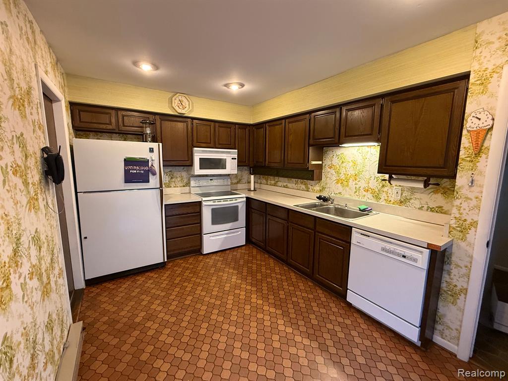 11 KIMBERLY Lane, 54, Dearborn, MI 48120 — Photo 22