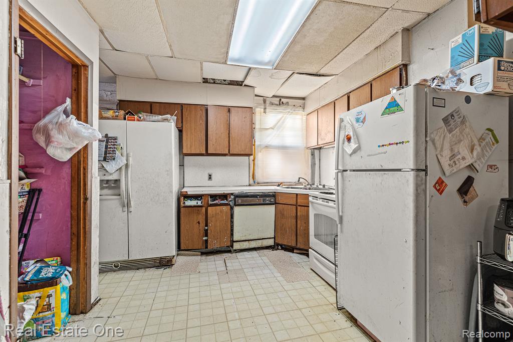1821 HELEN Street, Detroit, MI 48207 — Photo 9