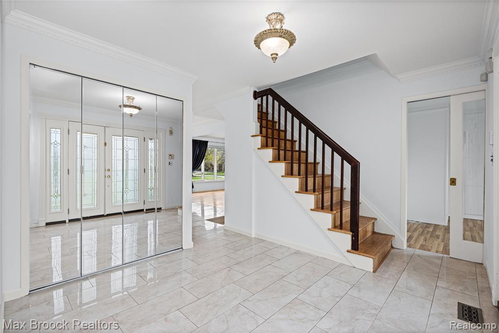 6240 Wynford Drive, West Bloomfield, MI — Photo 5