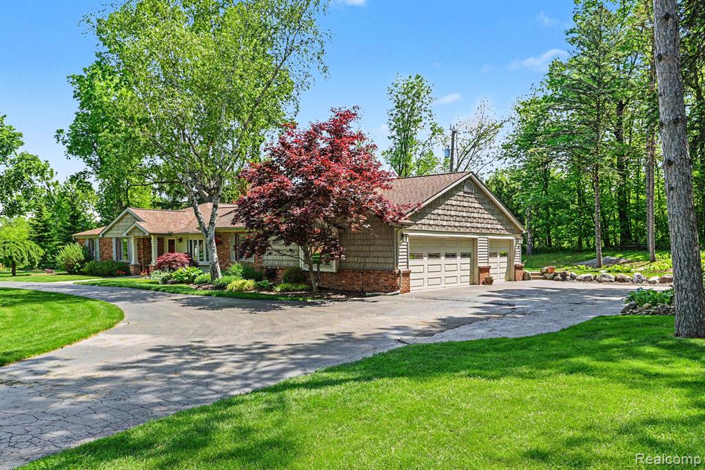 2080 Teggerdine Road, White Lake, MI — Photo 2