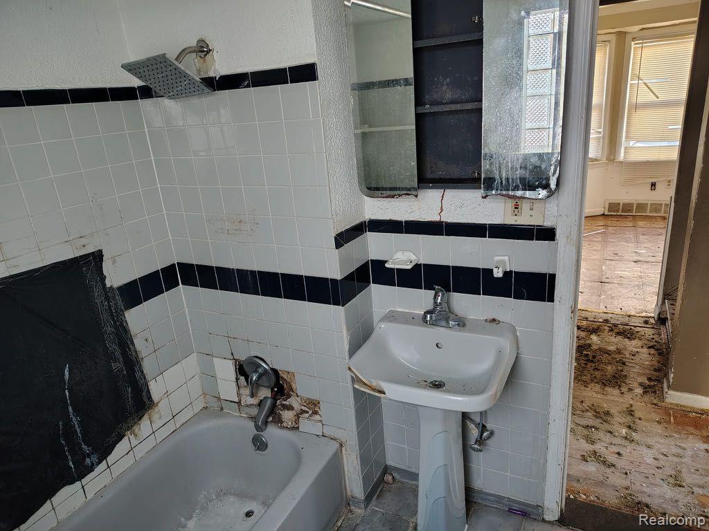 20450 GALLAGHER Street, Detroit, MI 48234 — Photo 17