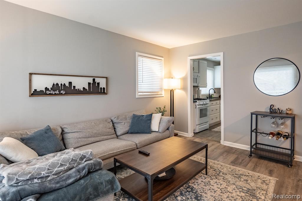 715 N DORCHESTER Avenue, Royal Oak, MI 48067 — Photo 6