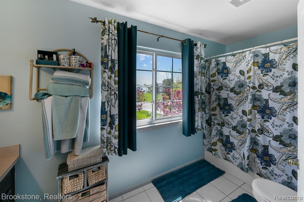 8344 DEER CREEK Court, Grand Blanc, MI 48439 — Photo 18