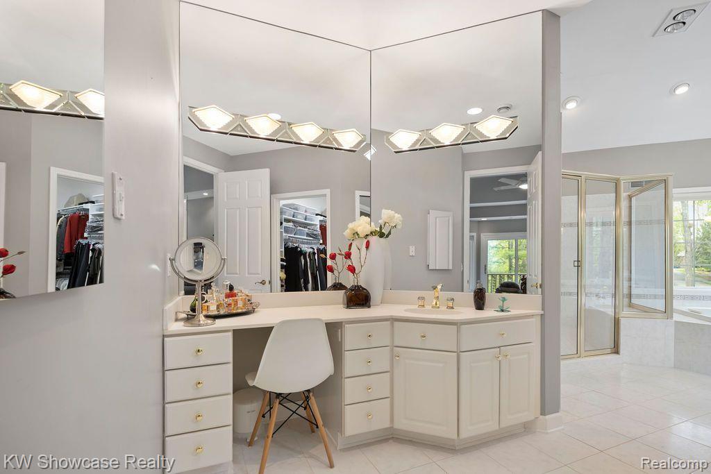6061 TURNBERRY Drive, Commerce Twp, MI 48382 — Photo 32