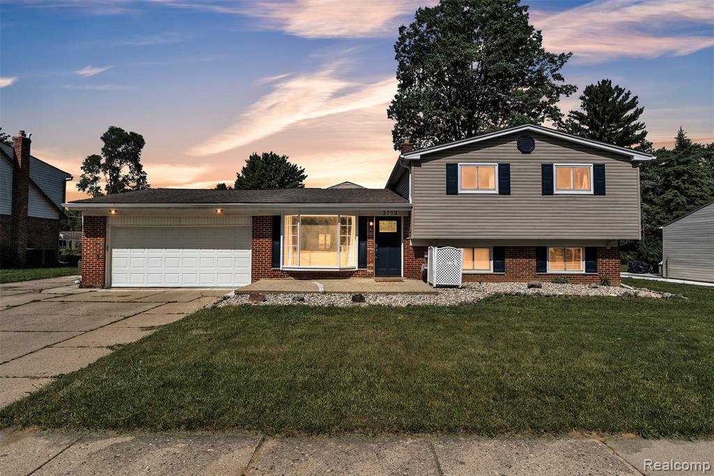 2752 Red Arrow Drive, Commerce Twp, MI 48382