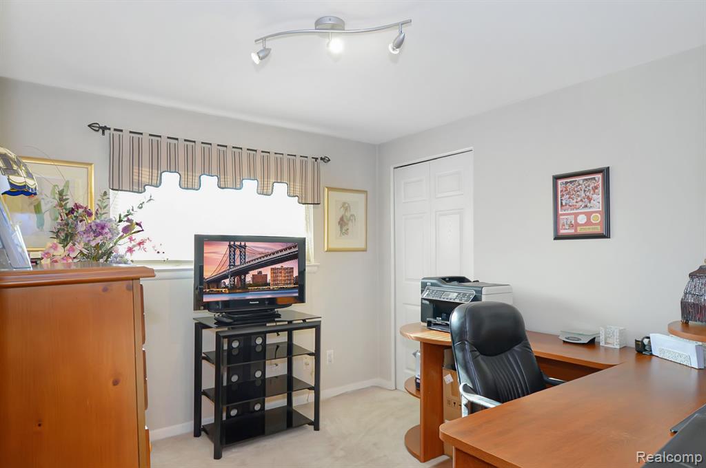 9037 N HUBBARD Street, Livonia, MI 48150 — Photo 23