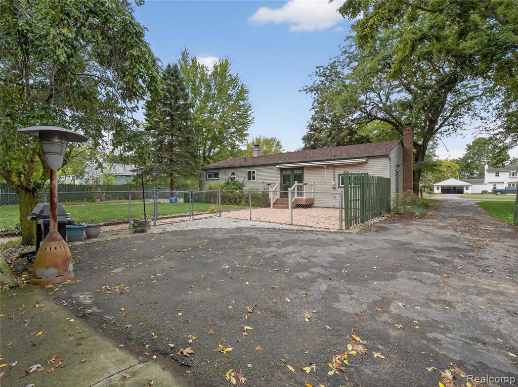 43801 Burtrig Road, Van Buren, MI 48111 — Photo 44