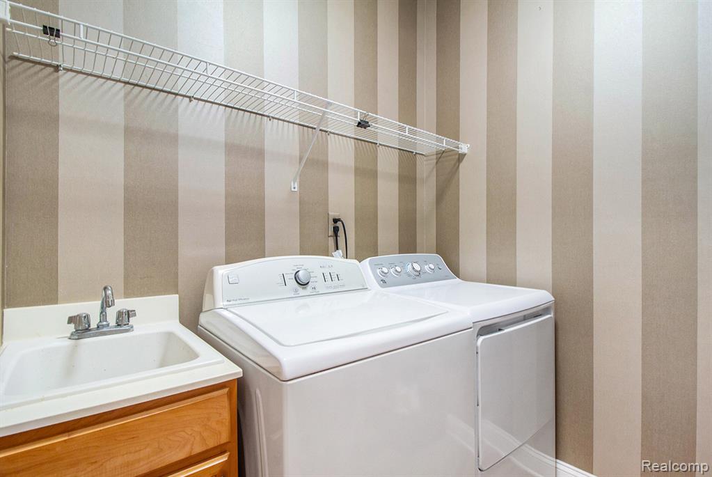49674 Timber Trail, Novi, MI — Photo 25