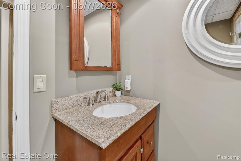 38967 Holsworth Court, Farmington, MI 48331 — Photo 63