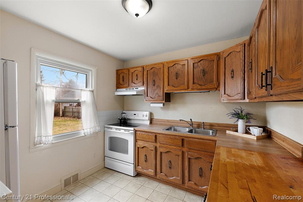 4155 Kempf Street, Waterford, MI 48329 — Photo 14