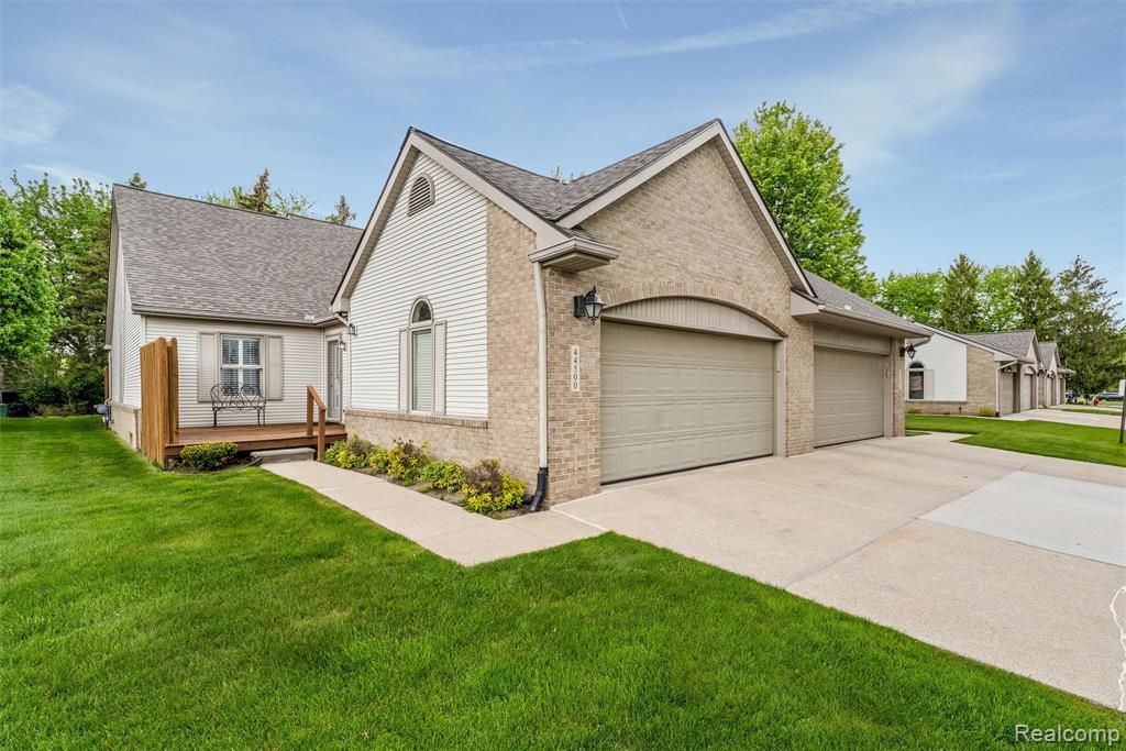 44500 Meadowcreek Lane, Canton, MI 48187 — Photo 43