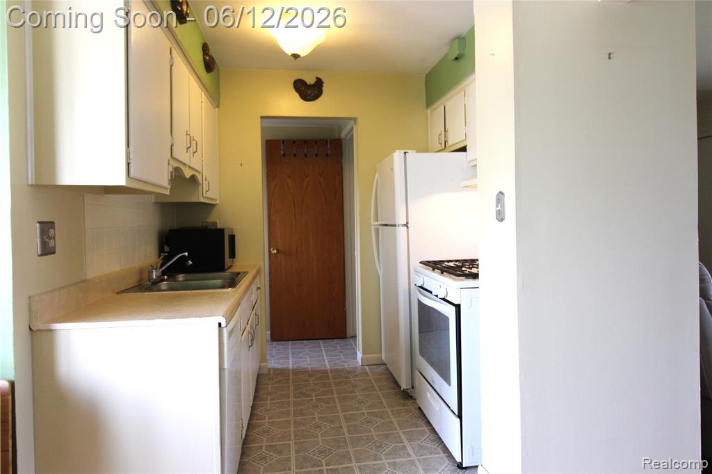 20165 Merle Court, Clinton Twp, MI 48035 — Photo 6