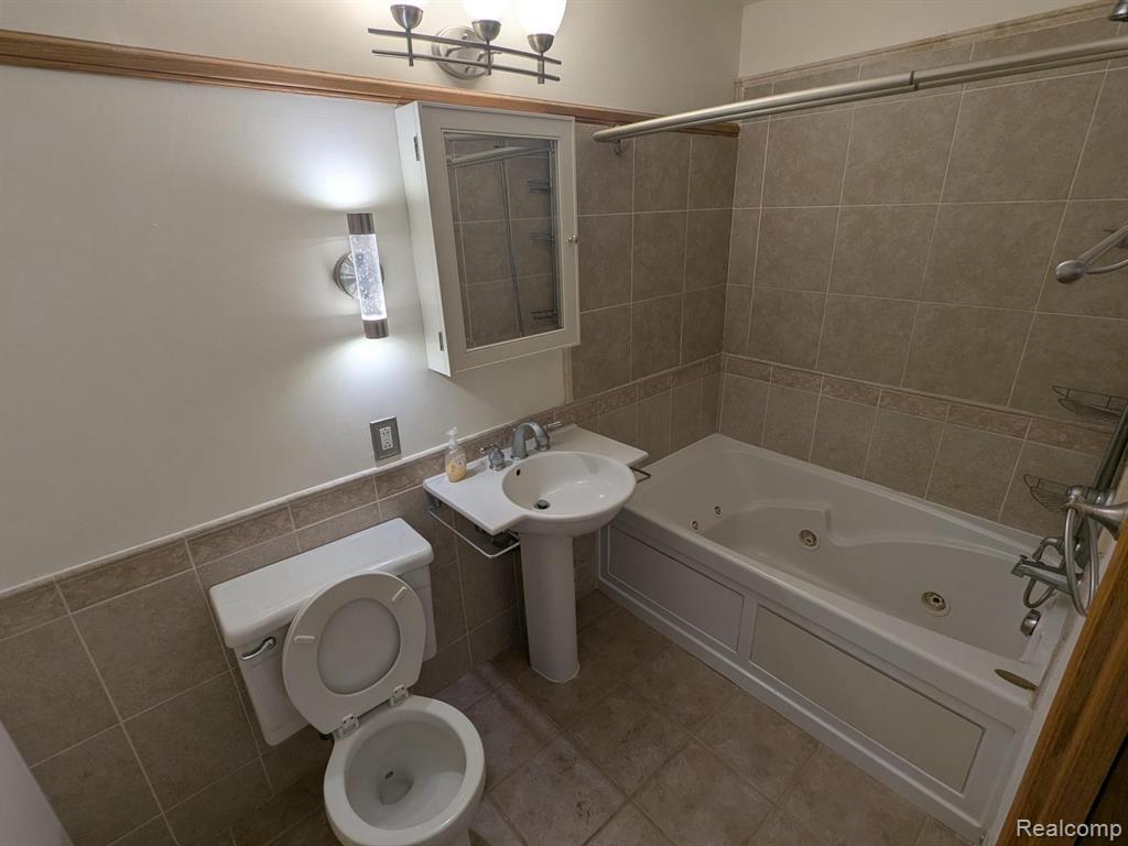 5155 Greenview, Clarkston, MI 48348 — Photo 13