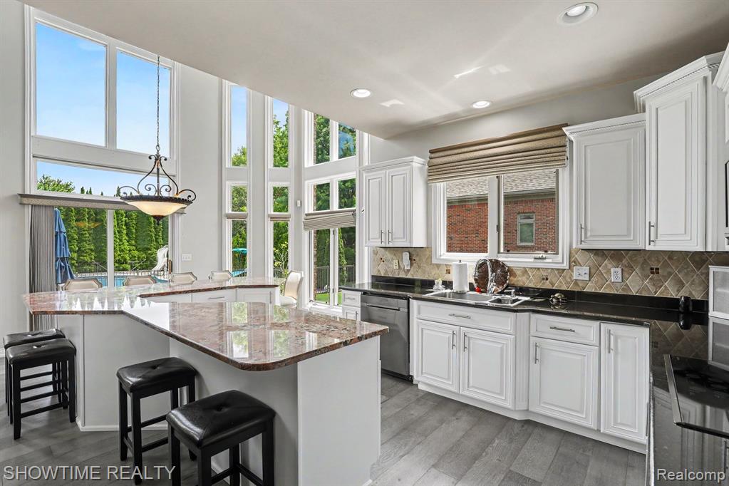 54676 Woodcreek Boulevard, Utica, MI 48315 — Photo 13