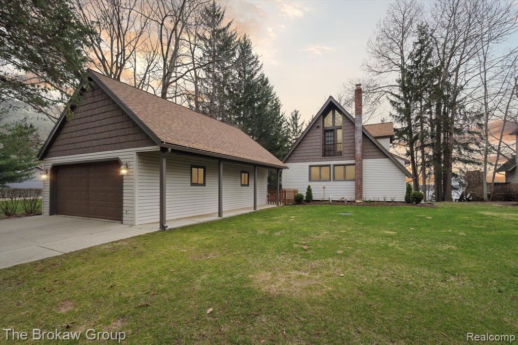 3032 WOODLAND Drive, Metamora, MI 48455 — Photo 2