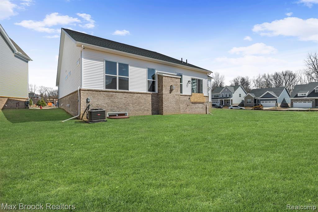 5636 Suffolk Court, West Bloomfield, MI — Photo 38