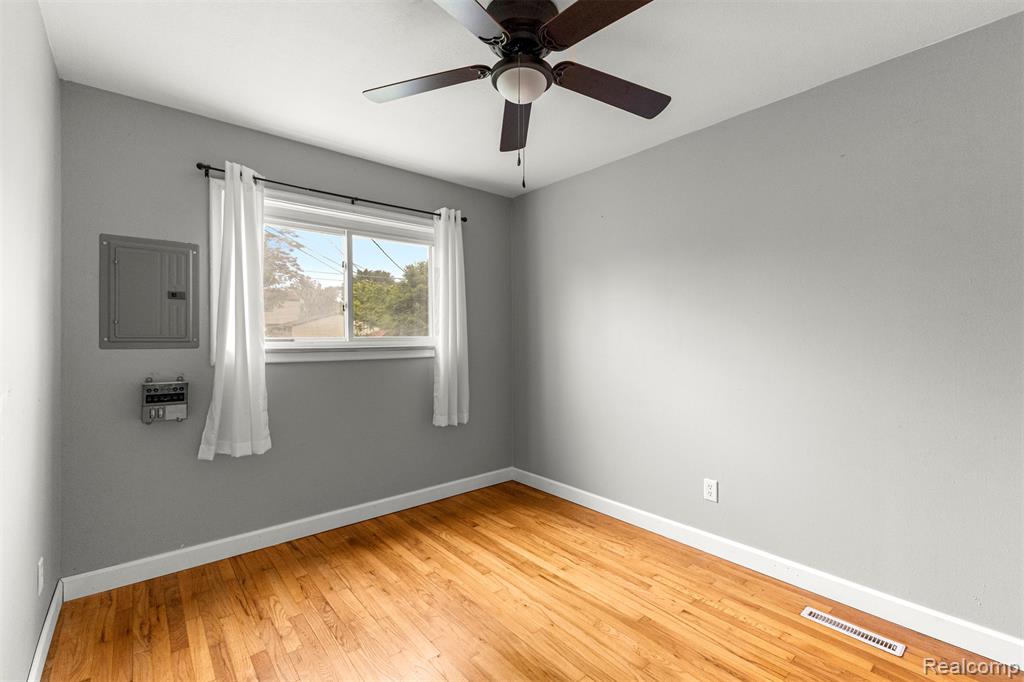 4516 Edgewood Street, Dearborn Heights, MI 48125 — Photo 21