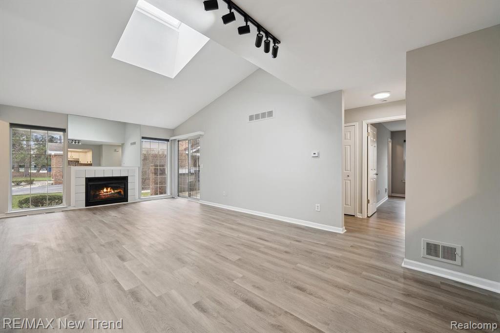 6641 HEARTHSIDE Court, West Bloomfield, MI — Photo 8