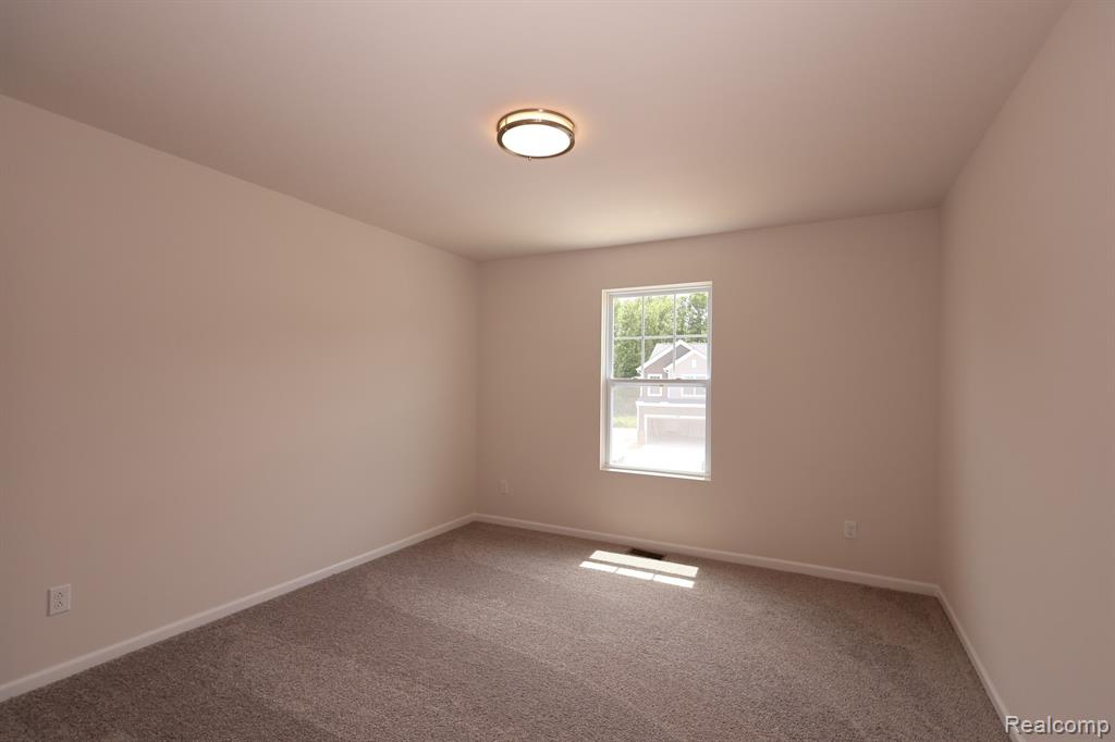 408 Hidden River W, Holly, MI 48442 — Photo 25