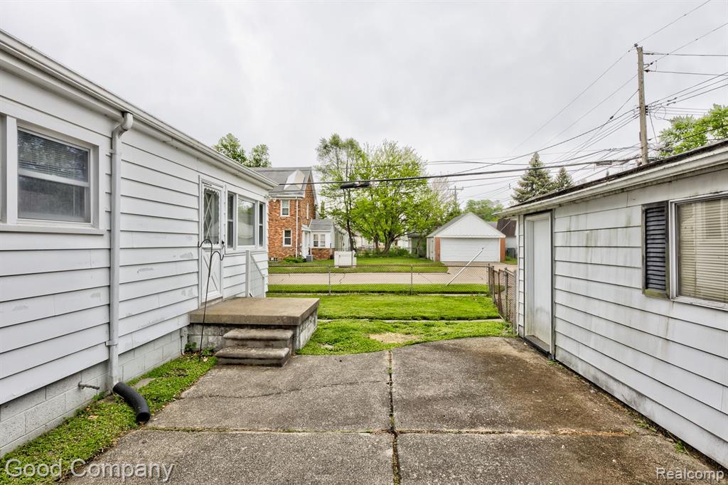 405 CHARLEVOIX Street, Clawson, MI — Photo 35