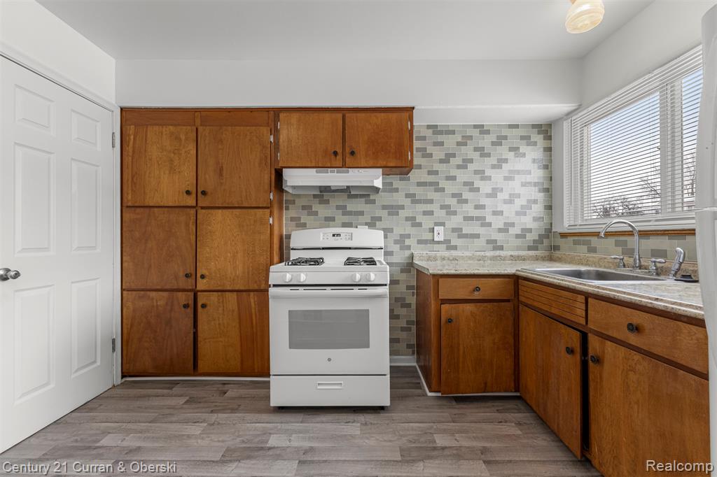 4994 Campbell Street, Dearborn Heights, MI 48125 — Photo 13